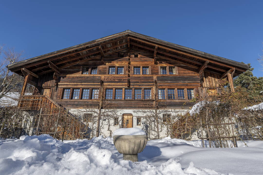 New Building Traditional Saanehuus by Arnold Reuteler Holzbau AG Gstaad