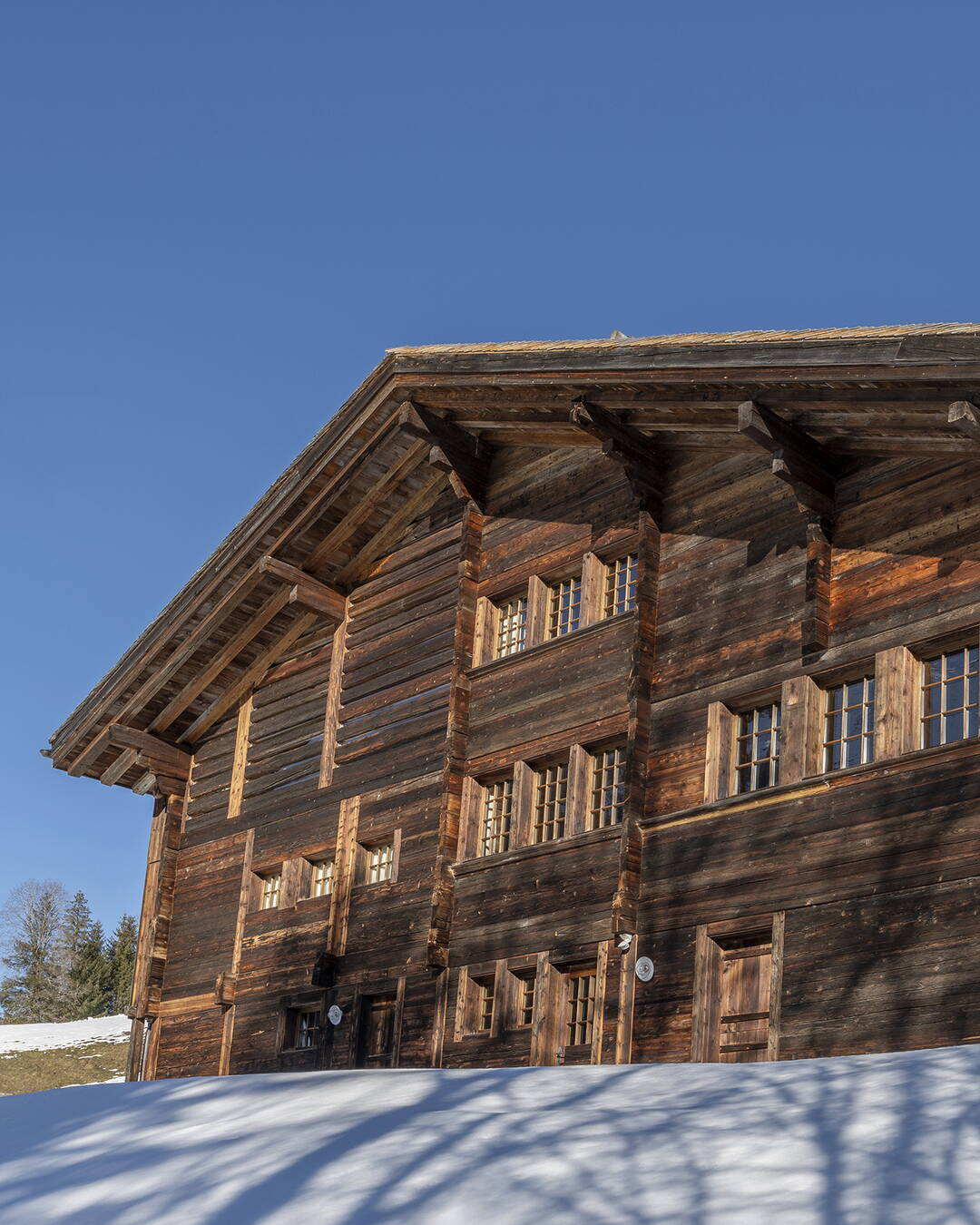 Chalet in antique wood  by Arnold Reuteler Holzbau AG Gstaad