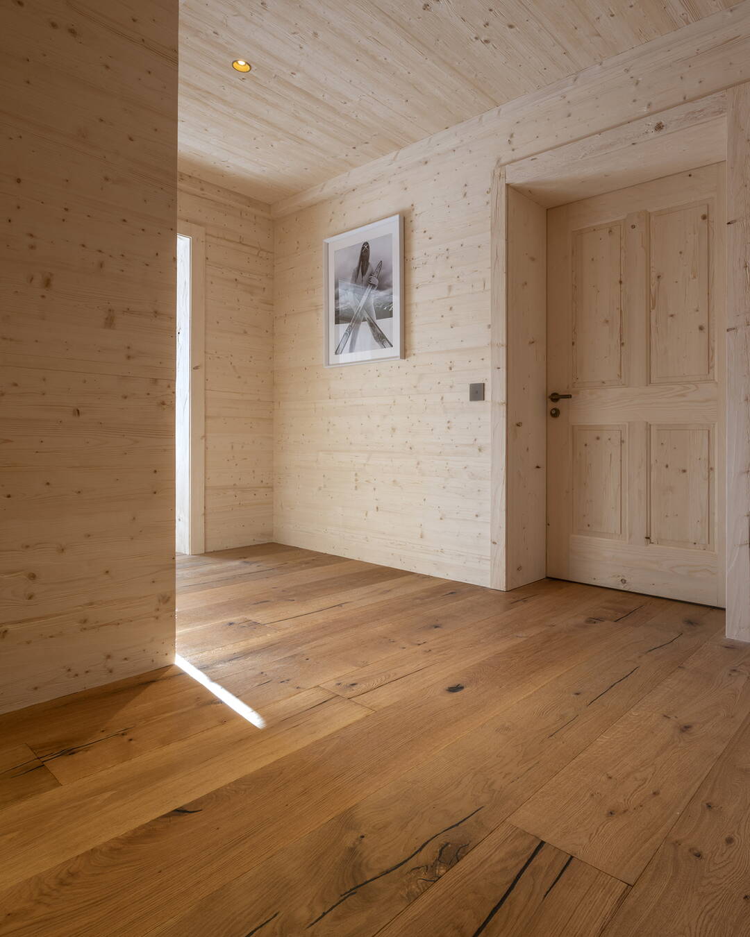 Aménagement Intérieur en Vieux Bois by Arnold Reuteler Holzbau AG Gstaad