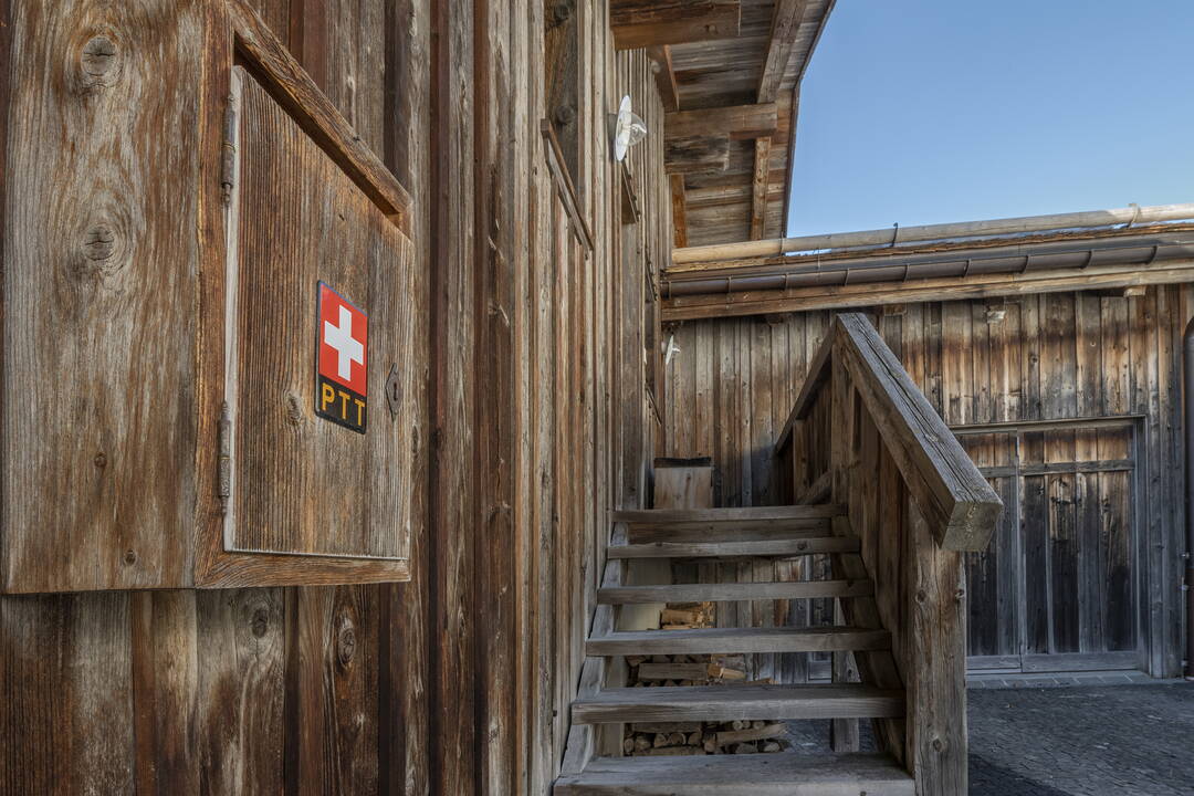 Chalet in antique wood  by Arnold Reuteler Holzbau AG Gstaad