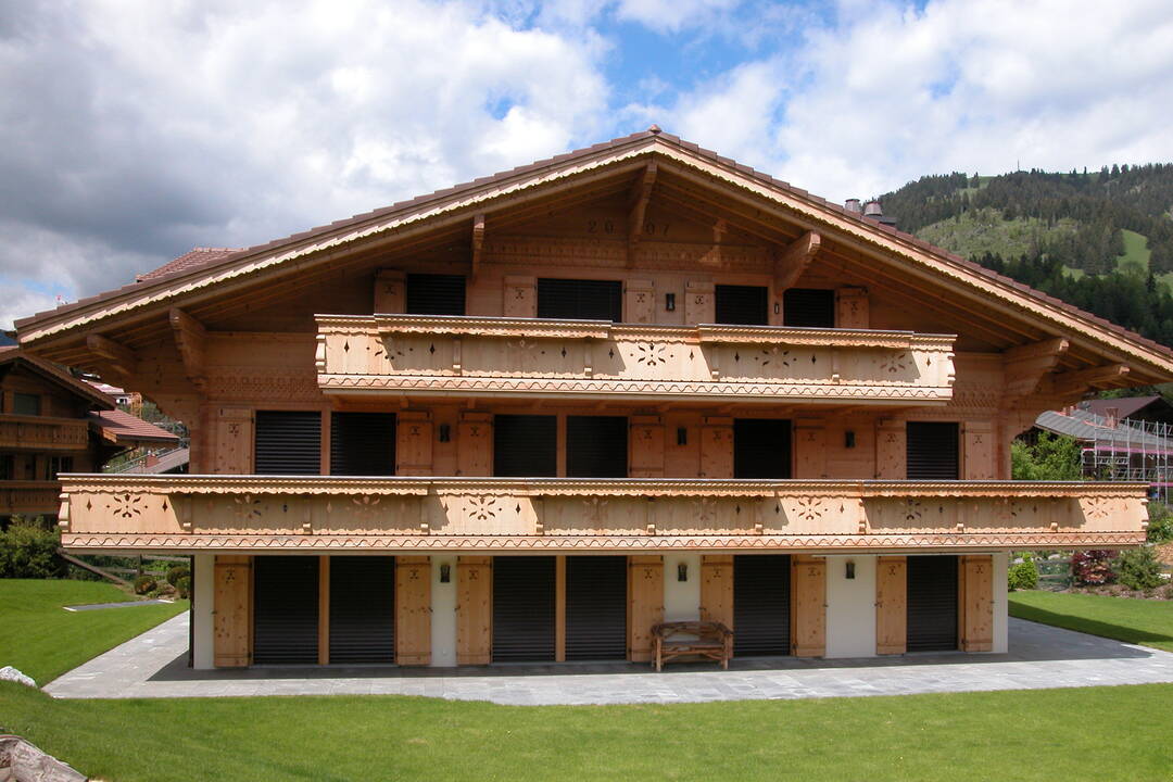 Construction de Chalets by Arnold Reuteler Holzbau AG Gstaad