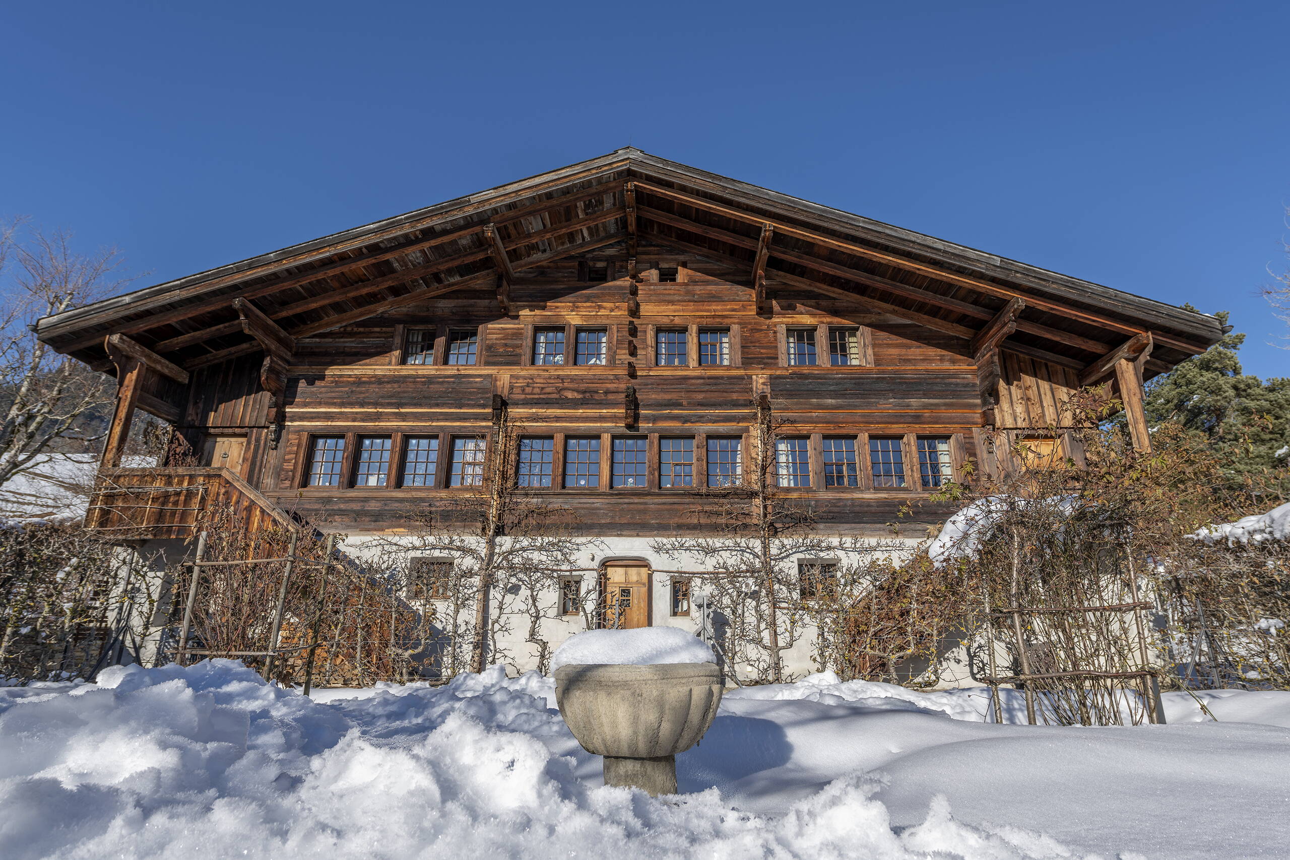 New Building Traditional Saanehuus by Arnold Reuteler Holzbau AG Gstaad