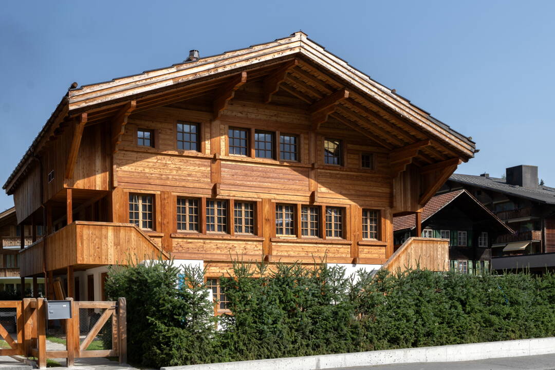 Chaletbau by Arnold Reuteler Holzbau AG Gstaad