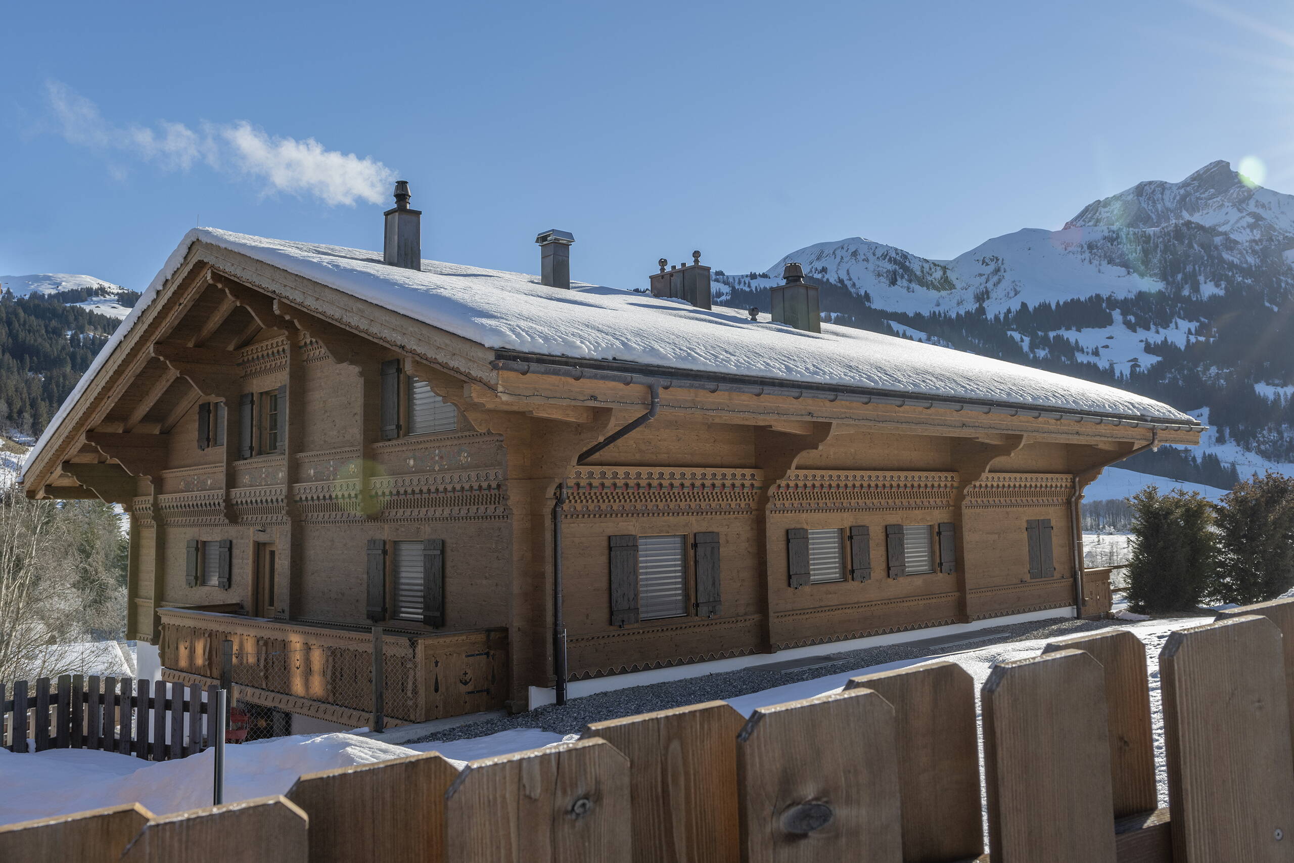 Construction de Chalets by Arnold Reuteler Holzbau AG Gstaad