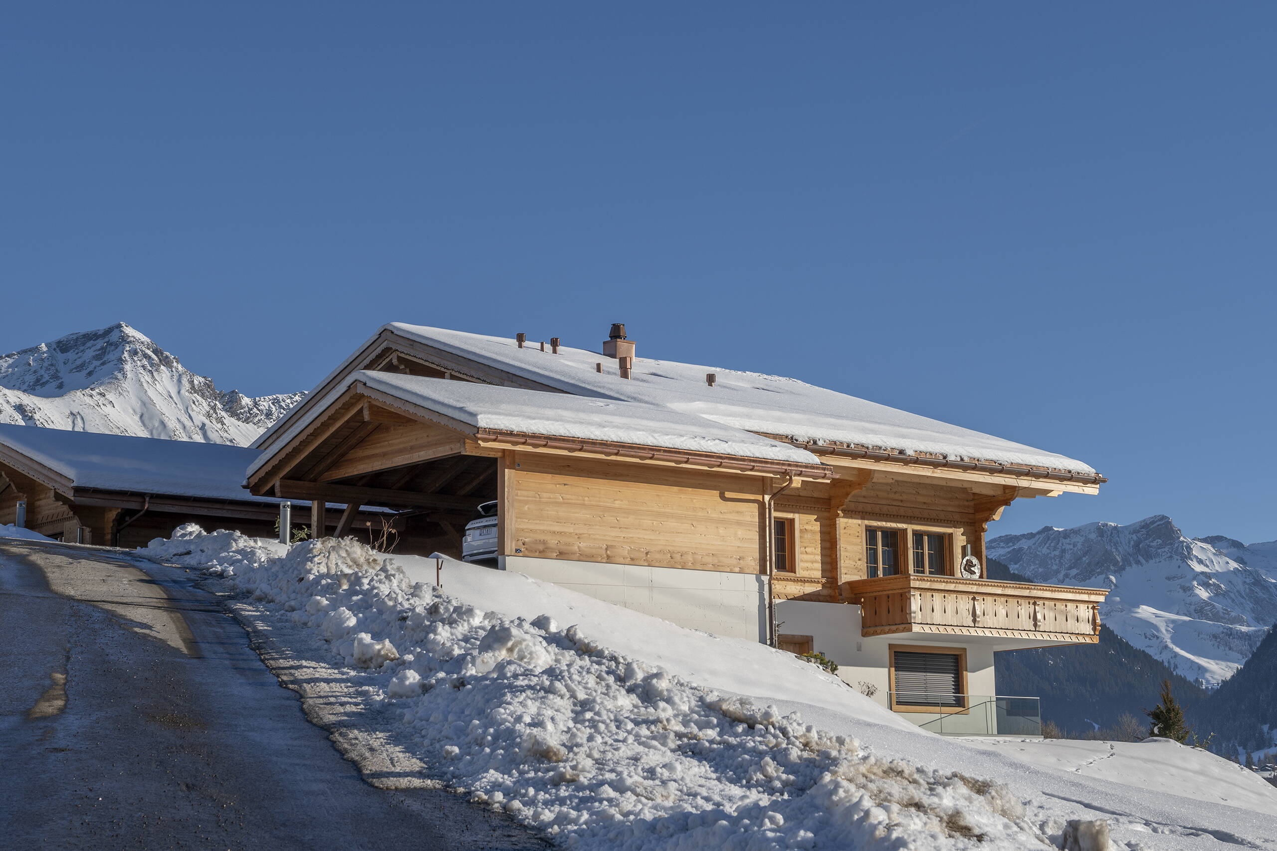 Construction de Chalets by Arnold Reuteler Holzbau AG Gstaad